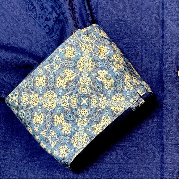 Robert Graham long sleeved button up - Picture 5 of 7